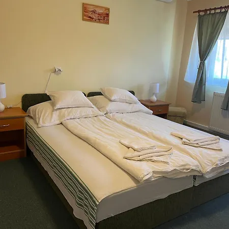 Flamingo Szallas Bed & Breakfast *